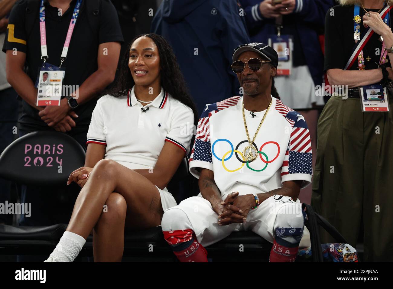 Parigi, Francia. 6 agosto 2024. Julien Mattia/le Pictorium - Basket 5x5 - 1/4 final - USA-Brasile - Parigi 2024 - 06/08/2024 - Francia/Senna Saint Denis/Parigi - Snoop Dogg ai quarti di finale di pallacanestro 5x5 USA-Brasile delle Olimpiadi di Parigi, all'Arena Bercy, 6 agosto 2024 crediti: LE PICTORIUM/Alamy Live News Foto Stock