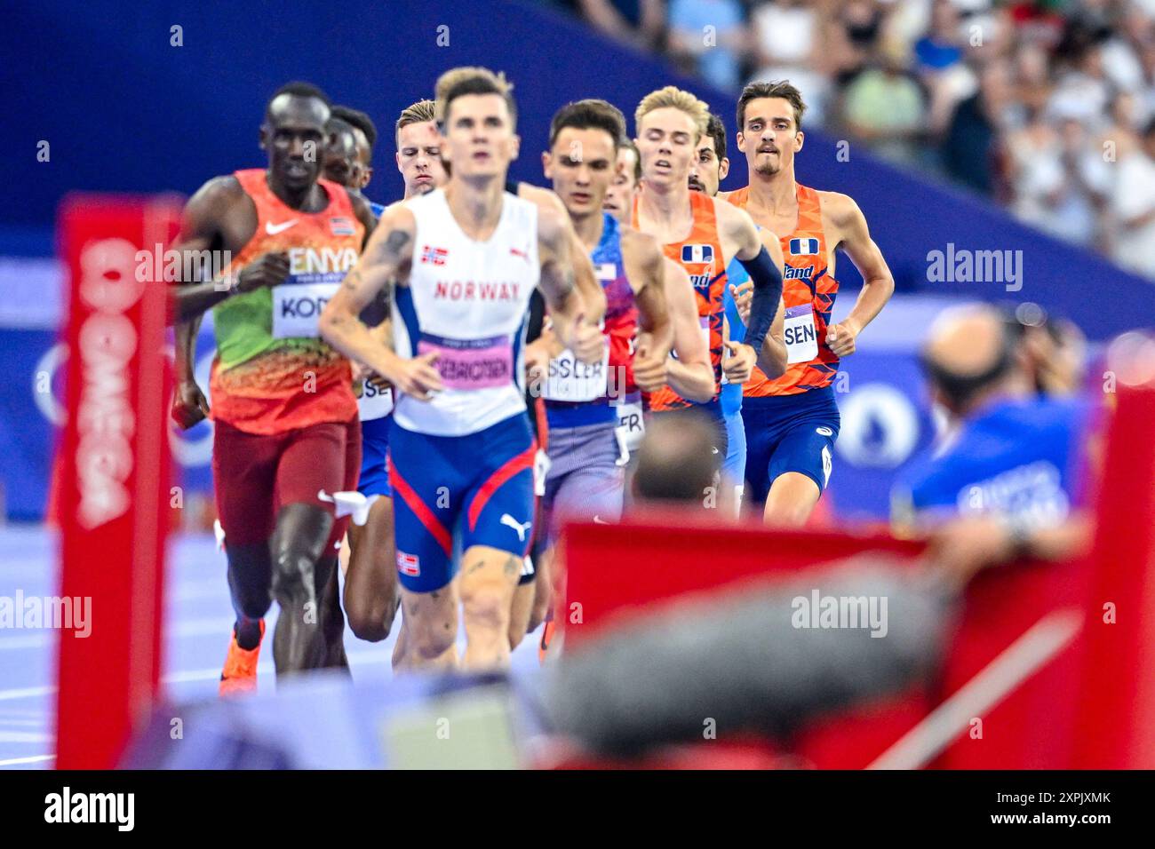 Parigi, Francia. 6 agosto 2024. PARIGI, FRANCIA - 6 AGOSTO: Niels Laros dei Paesi Bassi, Stefan Nillessen dei Paesi Bassi gareggia nella finale maschile dei 1500 m durante il giorno 11 dell'atletica leggera - Giochi Olimpici Parigi 2024 allo Stade de France il 6 agosto 2024 a Parigi, Francia. (Foto di Joris Verwijst/Agenzia BSR) credito: Agenzia BSR/Alamy Live News Foto Stock