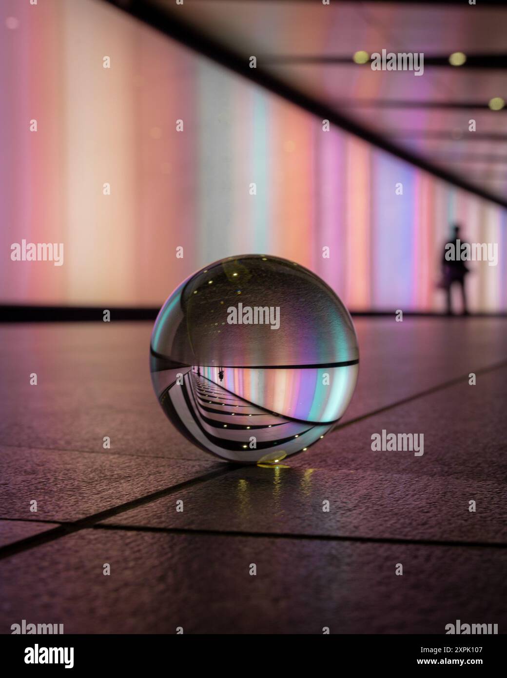 Lensball nel tunnel LED Foto Stock