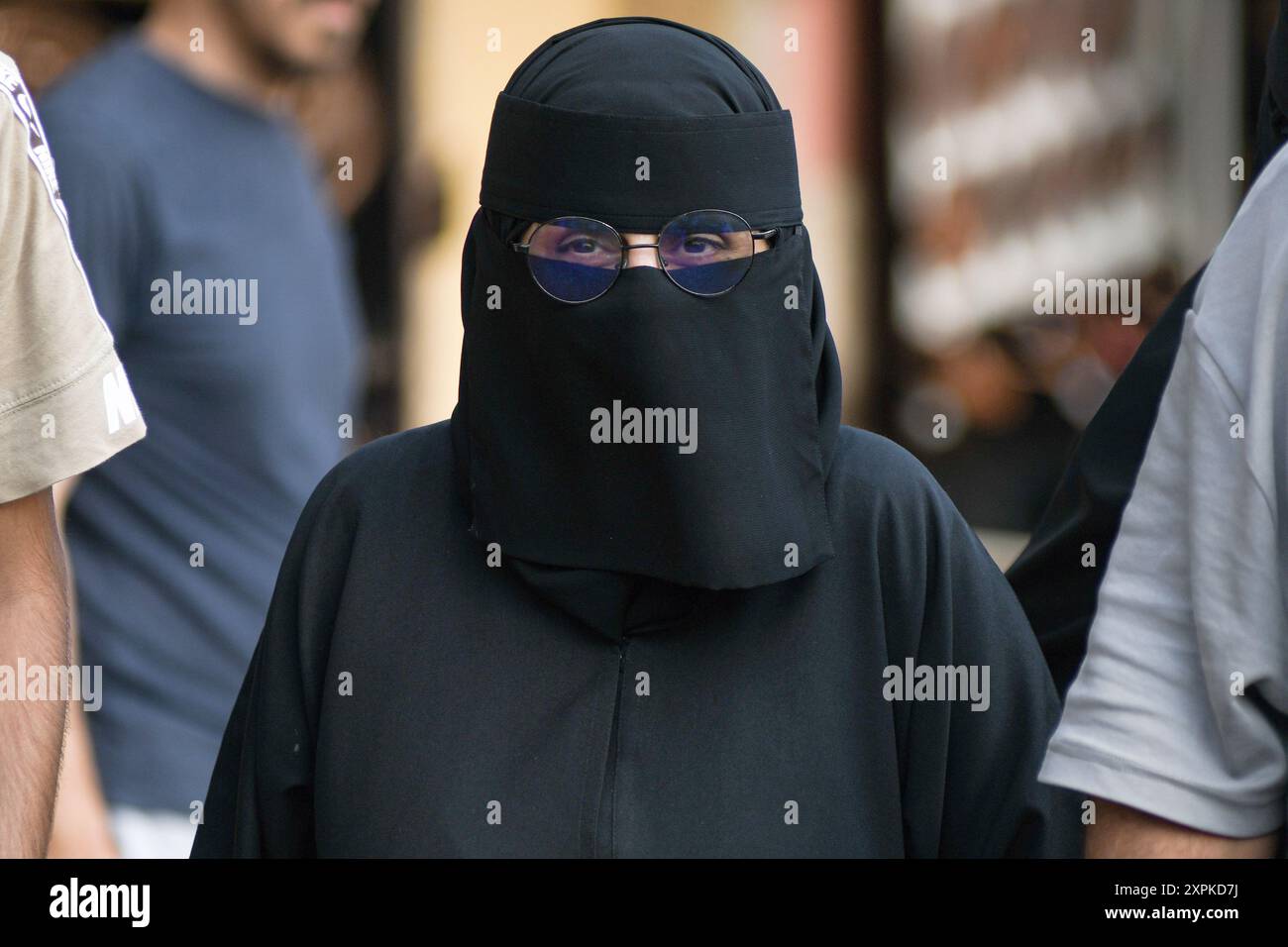 Donna musulmana che indossa un burka a Mostar. Bosnia ed Erzegovina Foto Stock