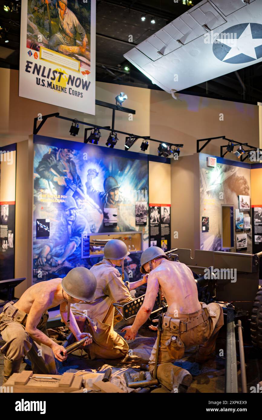 National Museum of the Marine Corps World War II Exhibit TRIANGLE Virginia // TRIANGLE, Virginia — The Marines in World War II Exhibit presso il National Museum of the Marine Corps mette in evidenza il ruolo critico del corpo dei Marines nel Pacific Theater. La mostra presenta manufatti autentici, tra cui armi, uniformi e veicoli, come il carro armato leggero Stuart M3A1 e la pistola anticarro da 37 mm. I visitatori possono esplorare le strategie e le tecnologie che hanno plasmato le campagne di successo dei Marines in siti di battaglia chiave come Guadalcanal, Iwo Jima e Okinawa durante la seconda guerra mondiale Foto Stock