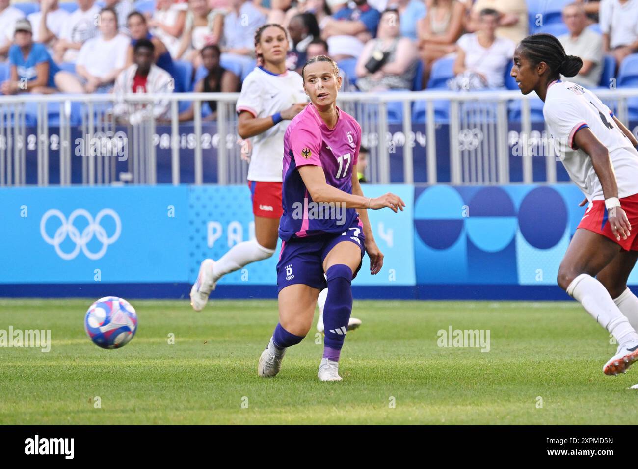 Decines Charpieu, Francia. 6 agosto 2024. Klara Bühl (Germania), calcio, semifinale femminile tra Stati Uniti e Germania durante i Giochi Olimpici di Parigi 2024 il 6 agosto 2024 allo stadio Groupama di Decines-Charpieu vicino a Lione, Francia - foto Federico Pestellini/Panoramic/DPPI Media Credit: DPPI Media/Alamy Live News Foto Stock