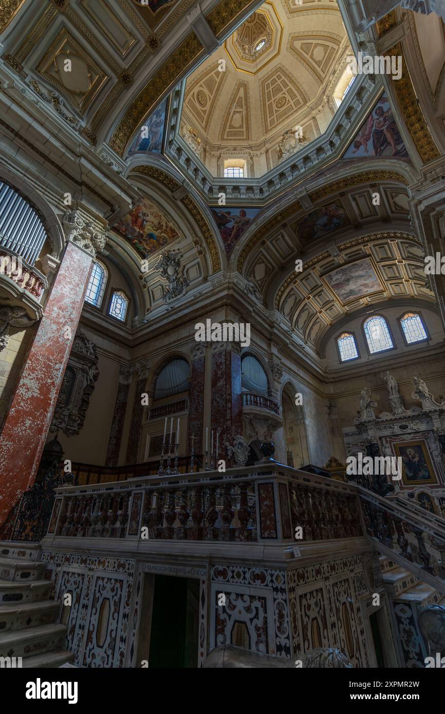 Cagliari, Italia - 22 agosto 2023: Interno della Cattedrale di Cagliari, Sardegna, una cattedrale cattolica romana a Cagliari, Sardegna, Italia, dedicata Foto Stock