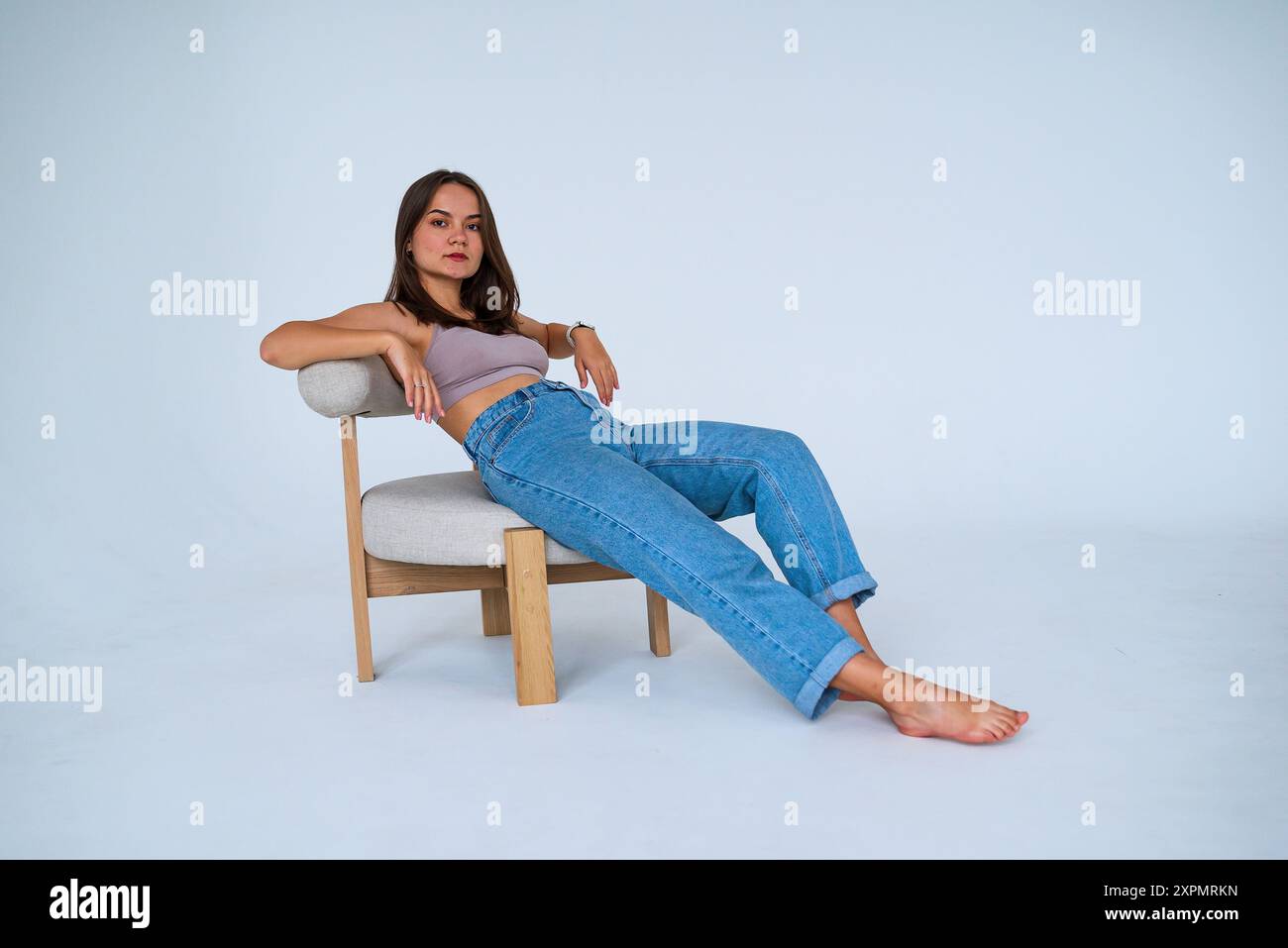 ragazza in jeans Foto Stock