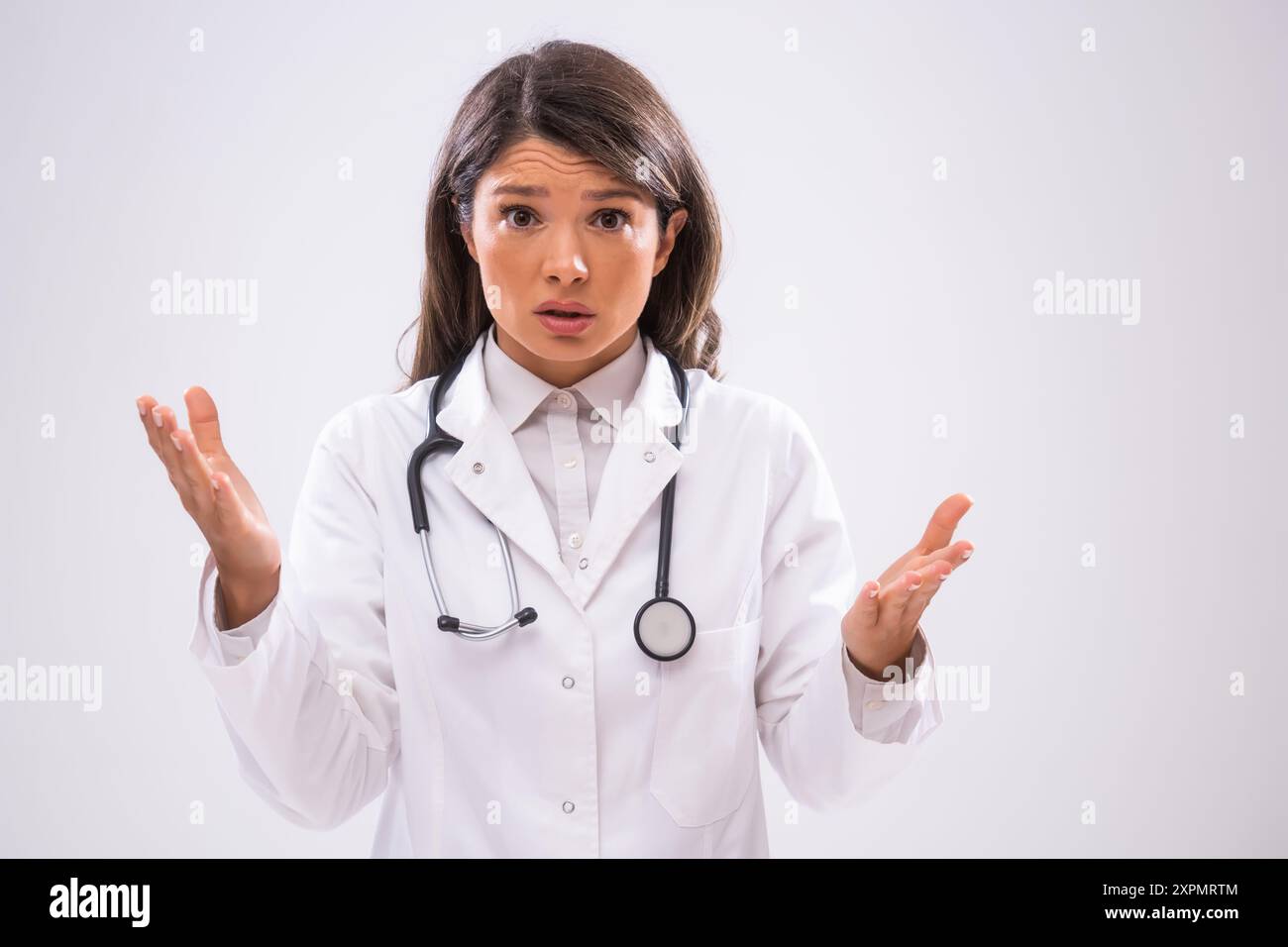 Ritratto di una dottoressa che è frustrata. Foto Stock