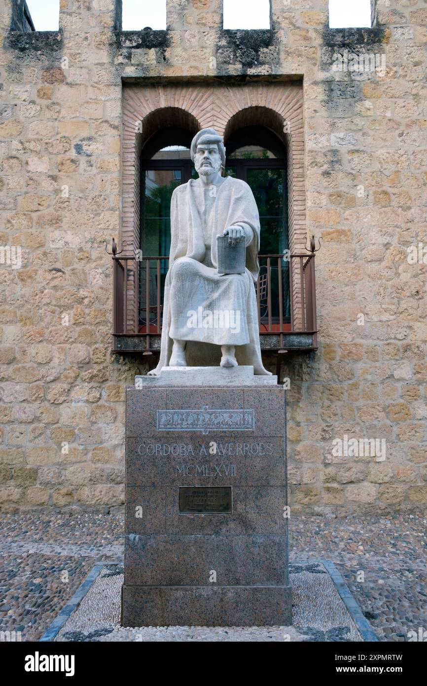 Spagna: Ibn Rushd (1126 - 10 dicembre 1198) e latinizzato come Averroe, polimatematica, filosofo, teologo e matematico, Cordova. Abū l-Walīd Muḥammad bin ʾAḥmad bin Rušd, meglio conosciuto come Ibn Rushd e in Europa come Averroes, è stato un polimath musulmano, un maestro di filosofia aristotelica, filosofia islamica, teologia islamica, diritto e giurisprudenza Maliki, logica, psicologia, politica, teoria musicale araba, e le scienze della medicina, dell'astronomia, della geografia, della matematica, della fisica e della meccanica celeste. Nacque a Córdoba, al Andalus, e morì a Marrakech, in Marocco. Foto Stock