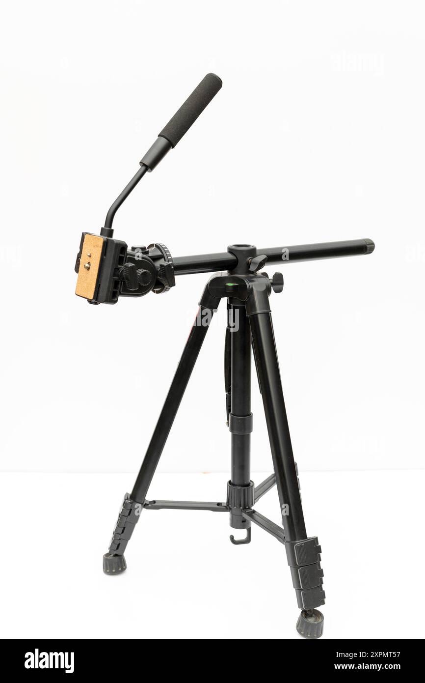 Treppiede professionale con testina fluida per riprese video e fotografie da più angolazioni Foto Stock