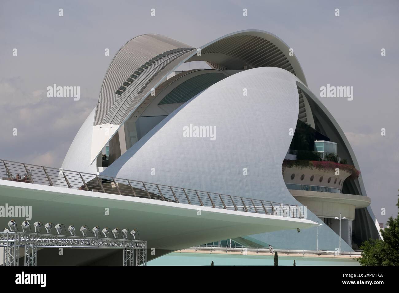 Palau de les Arts di Valencia (Teatro dell'Opera) nella Ciudad de las artes, la città delle Arti e della Scienza. Foto Stock