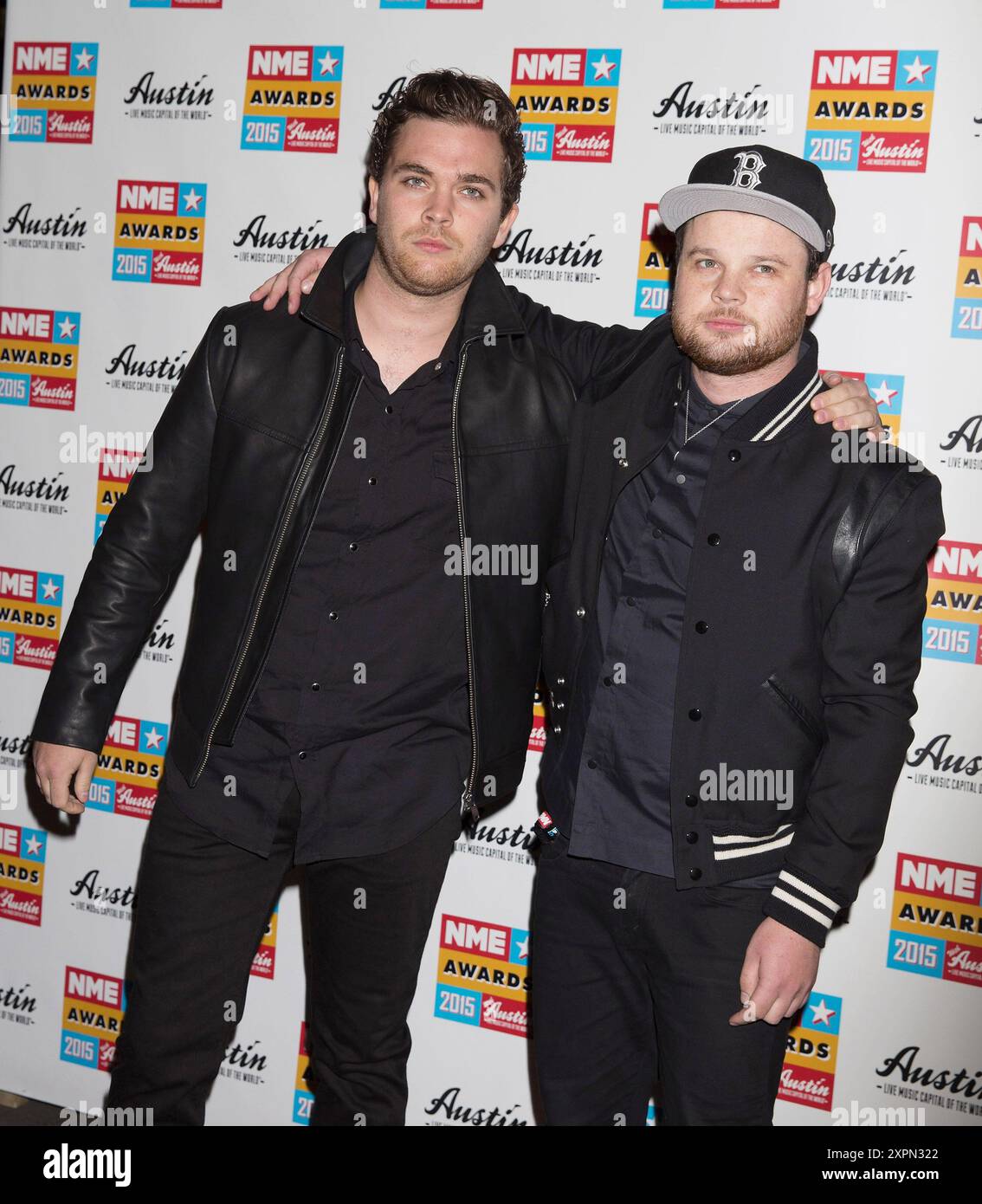 Londra, Regno Unito. 18 febbraio 2015. Mike Kerr e Ben Thatcher dei Royal Blood partecipano agli NME Awards Arrivals alla Brixton Academy il 18 febbraio 2015 a Londra, Inghilterra, Regno Unito. Credito: S.A.M./Alamy Live News Foto Stock