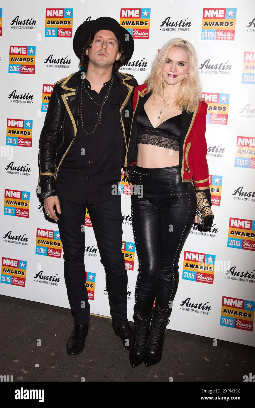 Londra, Regno Unito. 18 febbraio 2015. Carl Barat ed Edie Langley partecipano agli NME Awards Arrivals alla Brixton Academy il 18 febbraio 2015 a Londra, Inghilterra, Regno Unito. Credito: S.A.M./Alamy Live News Foto Stock