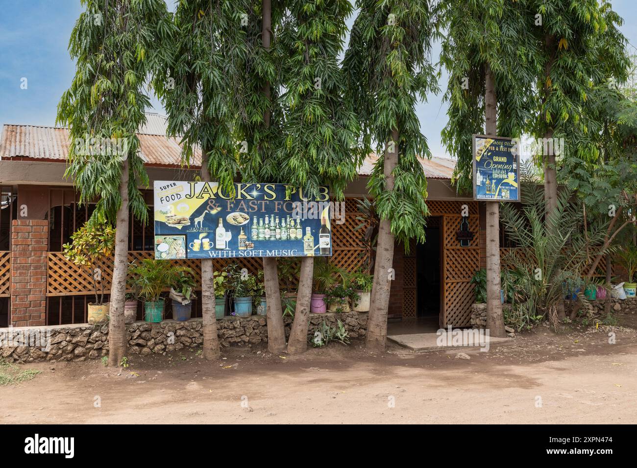 Jack's Pub & Restaurant, MTO Wa MBU, il fiume della zanzara, villaggio, Arusha, Manyara, Tanzania Foto Stock