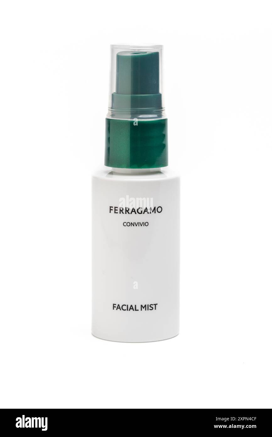 Una bottiglia di spray facciale Ferragamo Convivio. Foto Stock