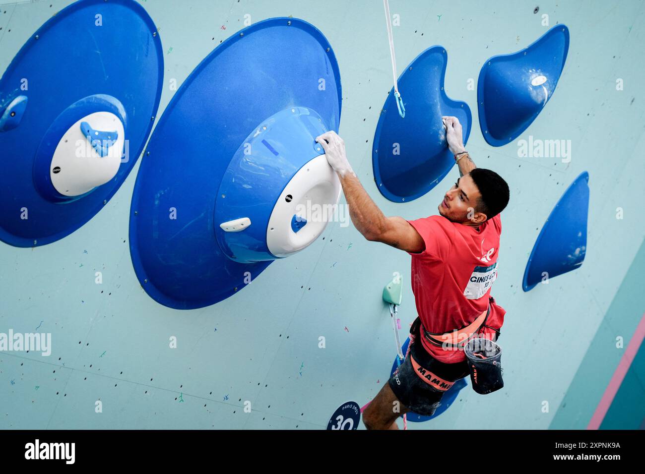 Le Bourget, Francia. 7 agosto 2024. Alberto GINES LOPEZ os Spain gareggia nella semifinale maschile di Sport Climbing presso le Bourget Sport Climbing Venue a le Bourget, a nord di Parigi, in Francia, durante i Giochi Olimpici di Parigi 2024 del 5 agosto 2024. Foto di Julien Poupart/ABACAPRESS. COM credito: Abaca Press/Alamy Live News Foto Stock