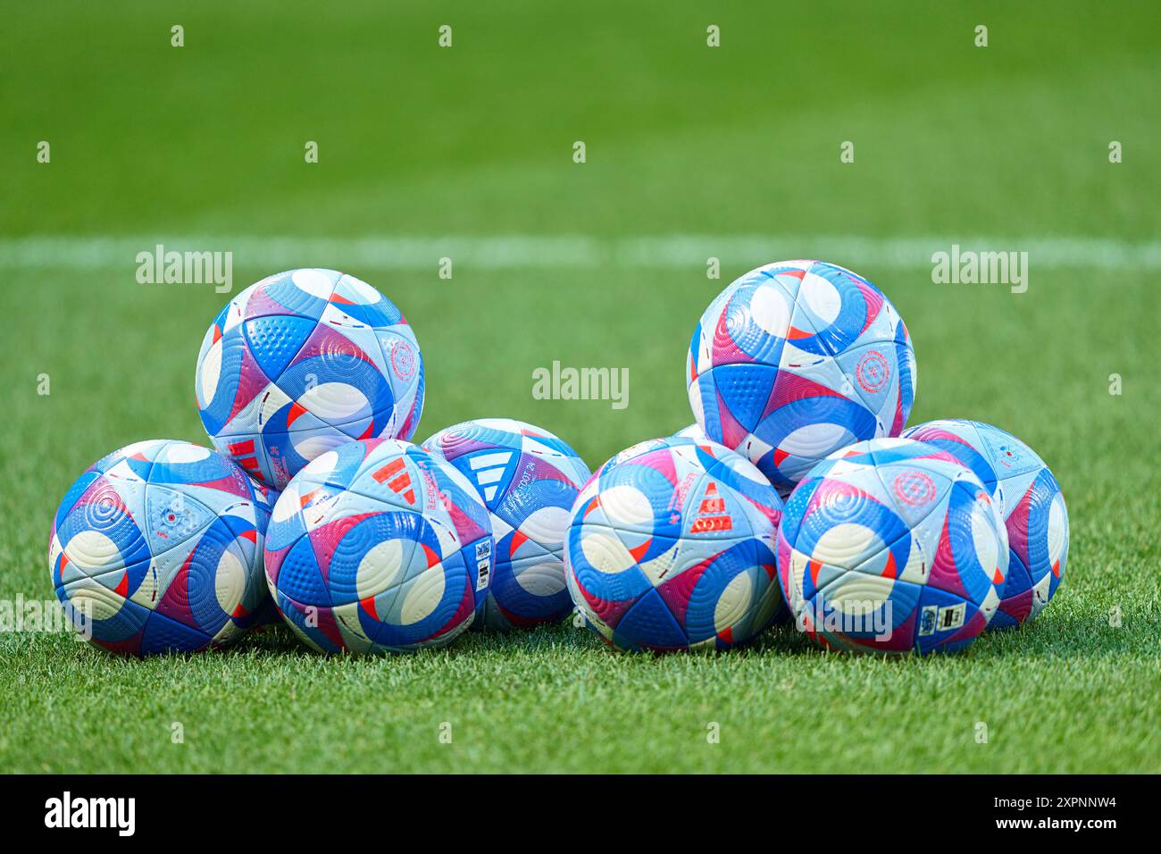 Lione, Francia. 6 agosto 2024. Adidas Ile-de-Foot 24 è il nome del pallone ufficiale dei Giochi Olimpici estivi 2024 alla semifinale olimpica femminile GERMANIA - USA 0-1 N.V. allo Stade de Lyon di Lione il 6 agosto 2024 a Lione, Francia. Stagione 2024/2025 fotografo: ddp Images/STAR-Images credito: ddp media GmbH/Alamy Live News Foto Stock