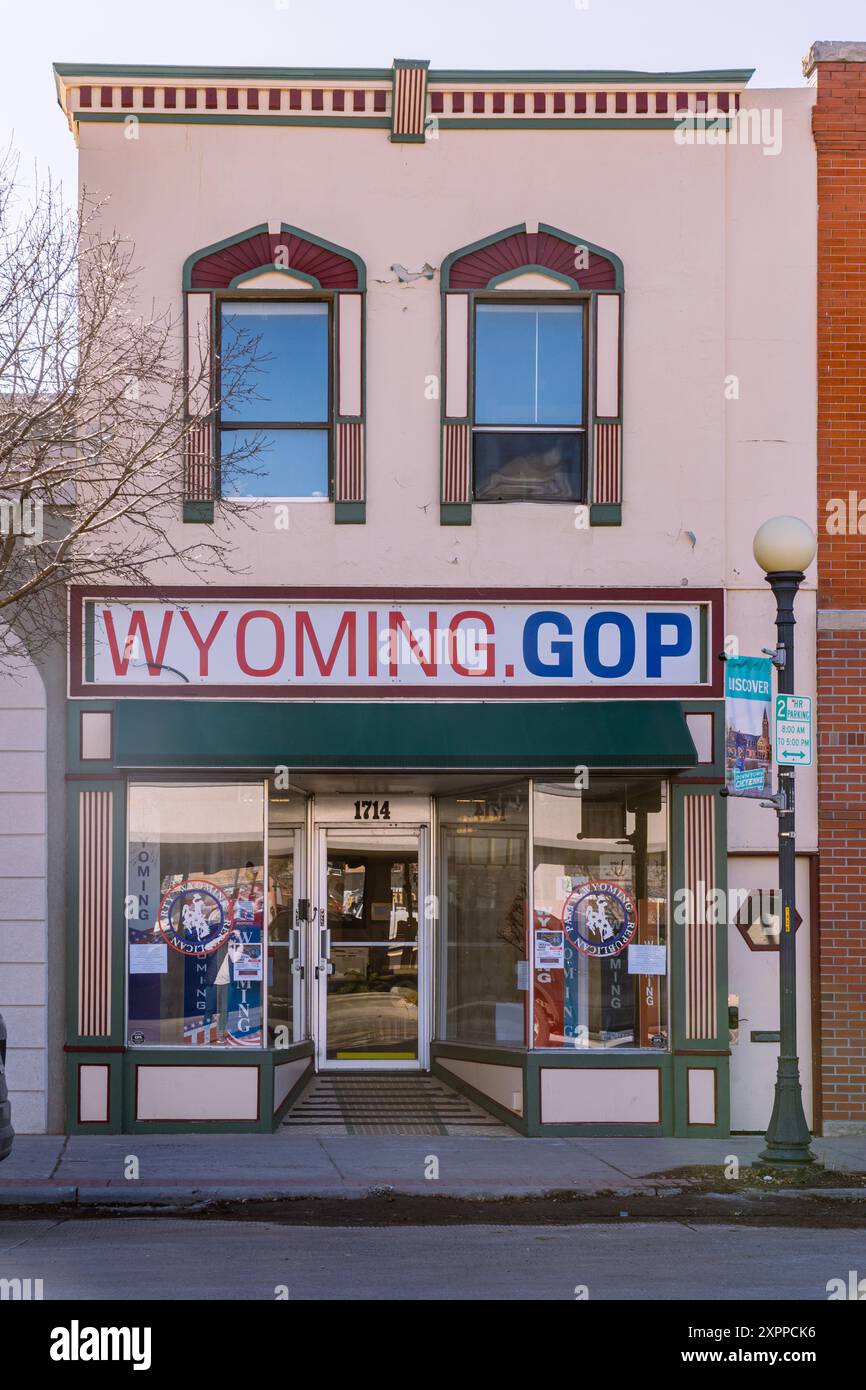 Cheyenne, Wyoming, Stati Uniti - 1 marzo 2024: Sede del partito della Repubblica nel centro storico della capitale dello stato con edifici in mattoni risalenti al Foto Stock