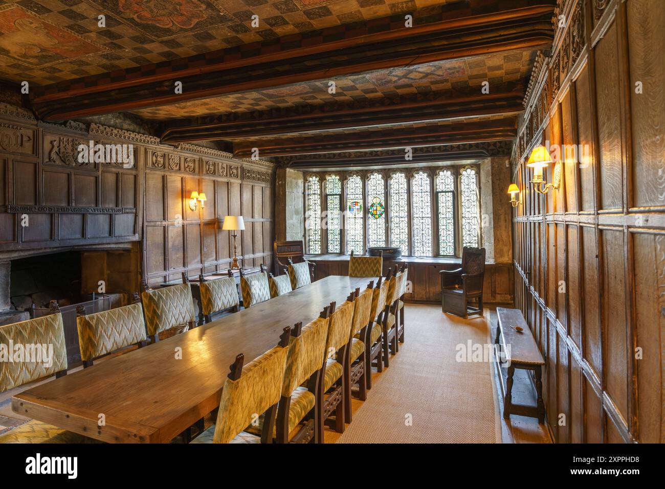 Haddon Hall Derbyshire - Haddon Hall Medieval Banqueting Hall in una casa di campagna Bakewell Derbyshire Peak District National Park Inghilterra Regno Unito GB Europa Foto Stock