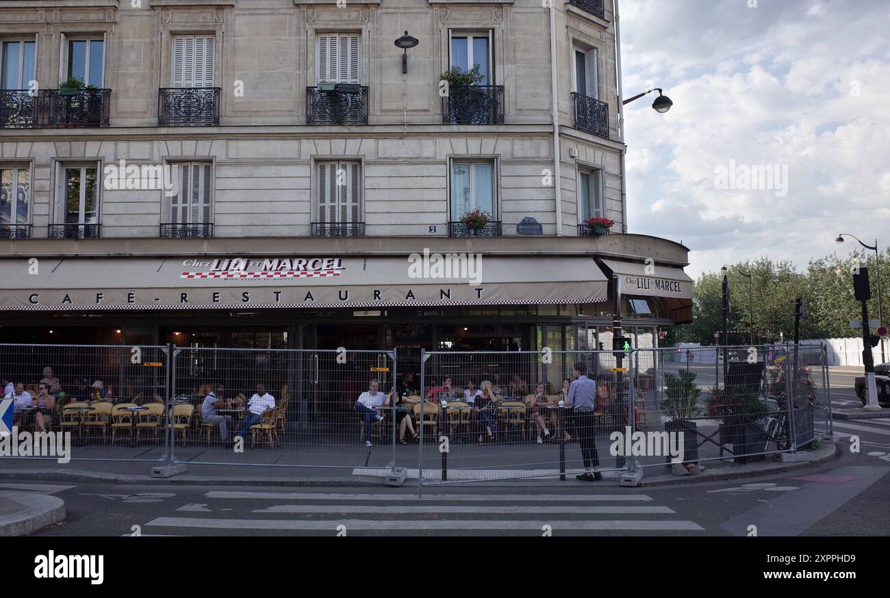 *** RIGOROSAMENTE NESSUNA VENDITA A MEDIA O EDITORI FRANCESI - DIRITTI RISERVATI ***17 LUGLIO 2024 - PARIGI, FRANCIA: più di 40.000 recinzioni sono state erette nella zona vicino alla Senna, mentre le autorità francesi si preparano a garantire la cerimonia di apertura delle Olimpiadi, che si terrà il 26 luglio sul fiume con solo ospiti autorizzati come spettatori. Foto Stock