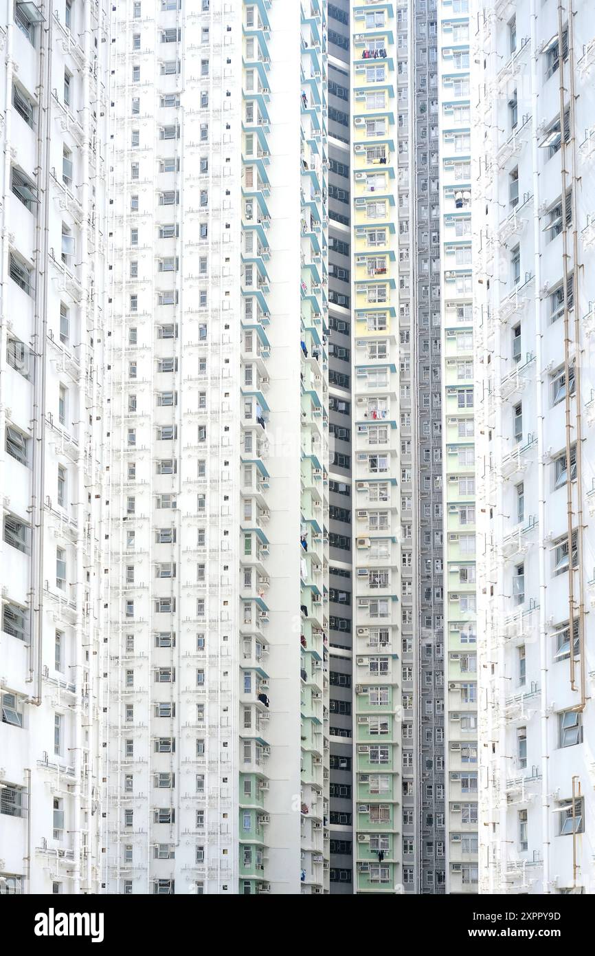 Gli affollati appartamenti ed edifici di Hong Kong in una tenuta residenziale Foto Stock