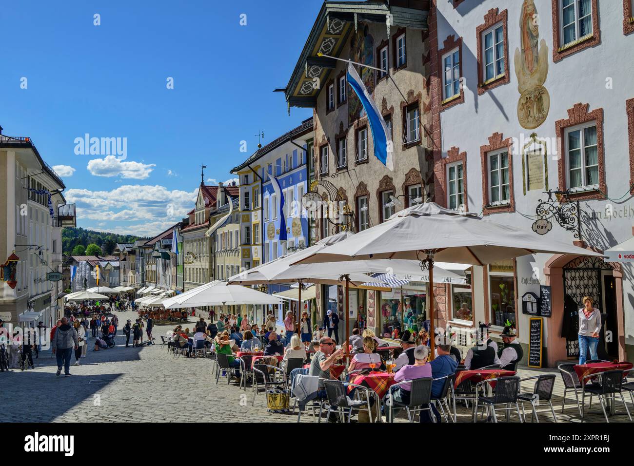 Vista della città vecchia di Bad Tölz, pista ciclabile del lago di Costanza-Königssee, Bad Tölz, alta Baviera, Baviera, Germania Foto Stock