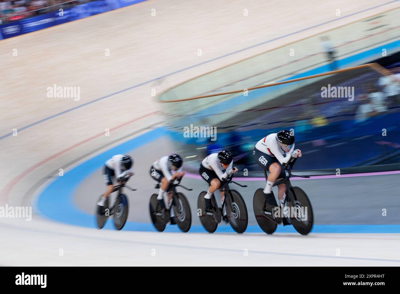 BRAUSSE Franziska, SUESSEMILCH Laura, KLEIN Lisa, KROEGER Mieke (Deutschland), a Fuehrung KROEGER Mieke, Verfolgung 4000 metri Team, 1. Runde, Damen, fra, Olympische Spiele Paris 2024, Bahnrad, 07.08.2024 foto: Eibner-Pressefoto/Michael Memmler Foto Stock