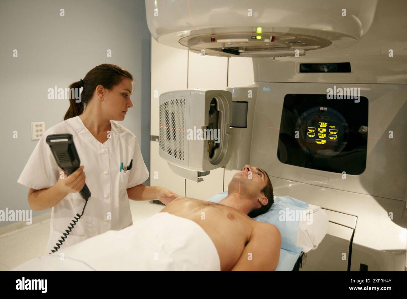 Acceleratore lineare, radioterapia oncologica. Ospedale Universitario de Gran Canaria Dottor Negrin, Las Palmas de Gran Canaria. Isole Canarie, Spai Foto Stock