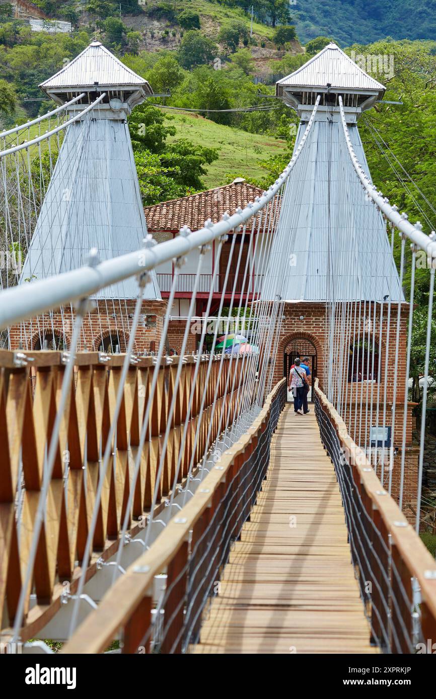 Puente de Occidente (Ponte dell'Ovest), fiume Cauca, Santa Fe de Antioquia, dipartimento di Antioquia, Colombia Foto Stock
