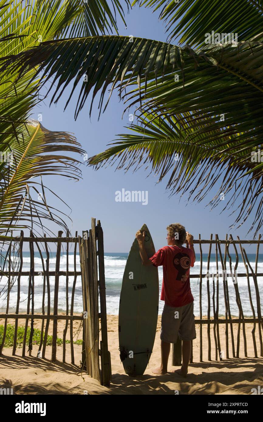 Giovani Surfer in Colombo, Sri Lanka Foto Stock