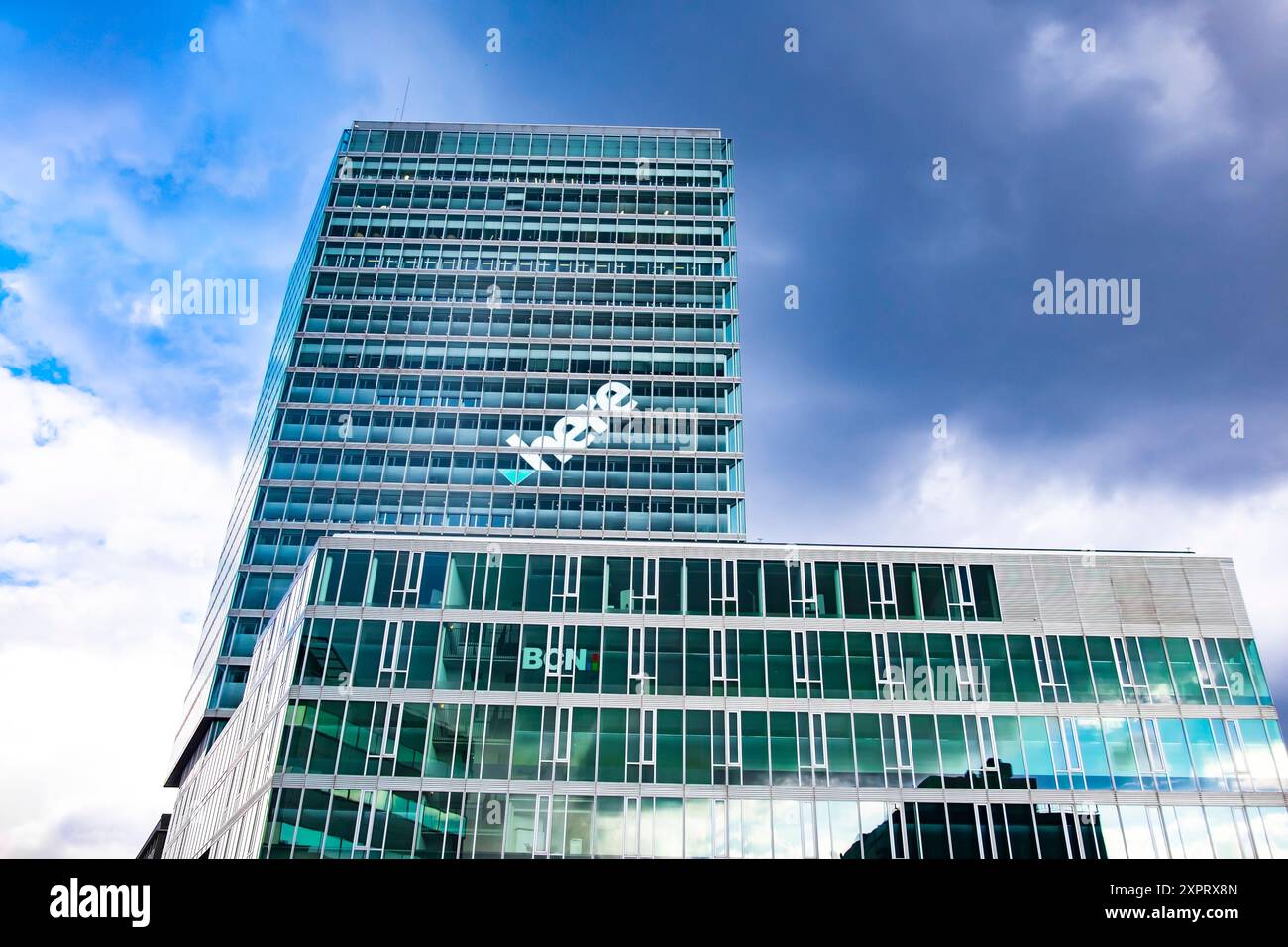 Architettura moderna in Piazza Kennedy a Eindhoven, Paesi Bassi, Europa. Foto Stock