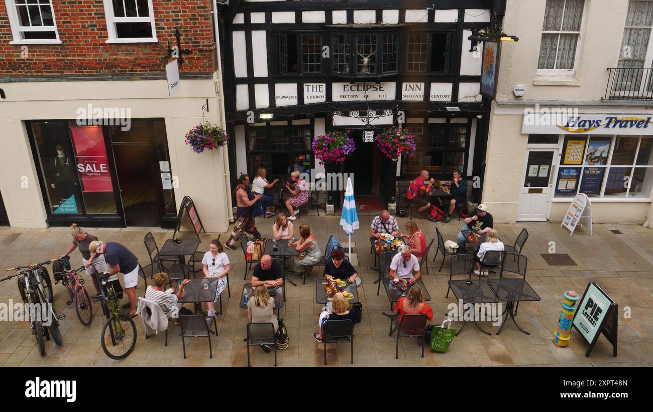 Il pub Eclipse Inn a Winchester, Hampshire. E' uno dei molti pub e ristoranti di Winchester. Si dice che sia uno dei pub più infestati di Brit. Foto Stock