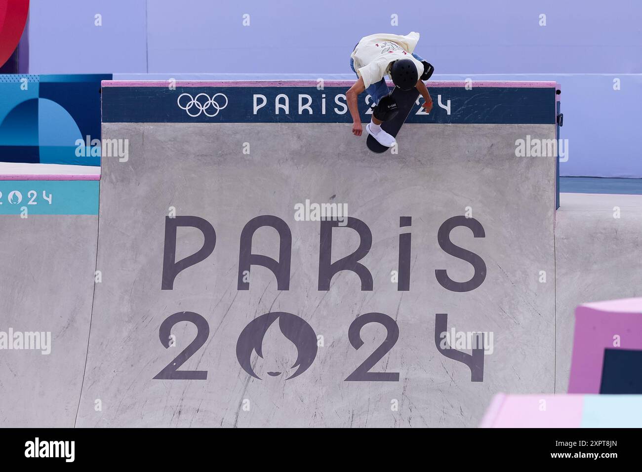 Parigi, Francia, 7 agosto 2024. Tate Carew degli Stati Uniti in azione durante la finale di skateboard del Parco maschile a Parigi 2024 dei Giochi Olimpici tra Stati Uniti e Brasile al Concorde il 7 agosto 2024 a Parigi, Francia. Crediti: Pete Dovgan/Speed Media/Alamy Live News Foto Stock