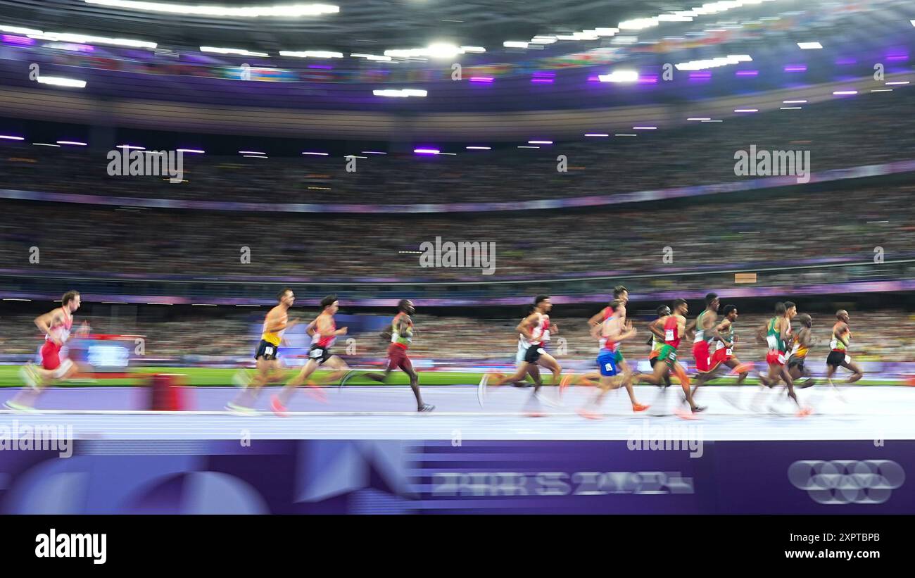 Saint Denis, Francia. 7 agosto 2024. Olimpiadi, Parigi 2024, atletica leggera, Stade de France, 3000 m steeplechase, uomini, finale, gli atleti in azione. Crediti: Michael Kappeler/dpa/Alamy Live News Foto Stock