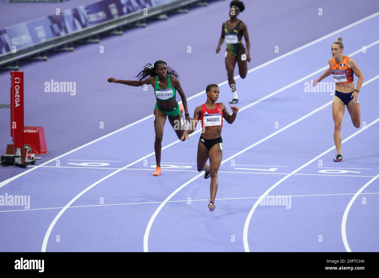 PARIGI, FRANCIA. 7 agosto 2024. Salwa Eid Naser del Team Bahrain vince la sua Heat Rhasidat Adeleke del Team Ireland durante le semifinali femminili di 400 m il dodicesimo giorno dei Giochi Olimpici di Parigi 2024 allo Stade de France, Parigi, Francia. Crediti: Craig Mercer/Alamy Live News Foto Stock