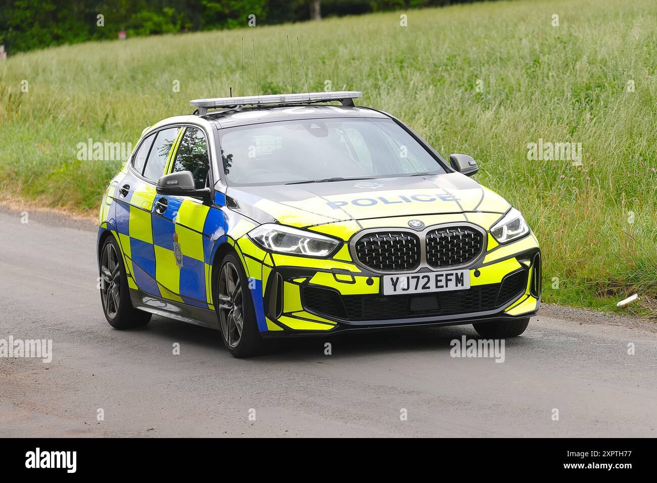 Un'auto della polizia BMW della North Yorkshire Police Force che arriva alla mostra Cops & Car al Motorist di Leeds, Regno Unito Foto Stock