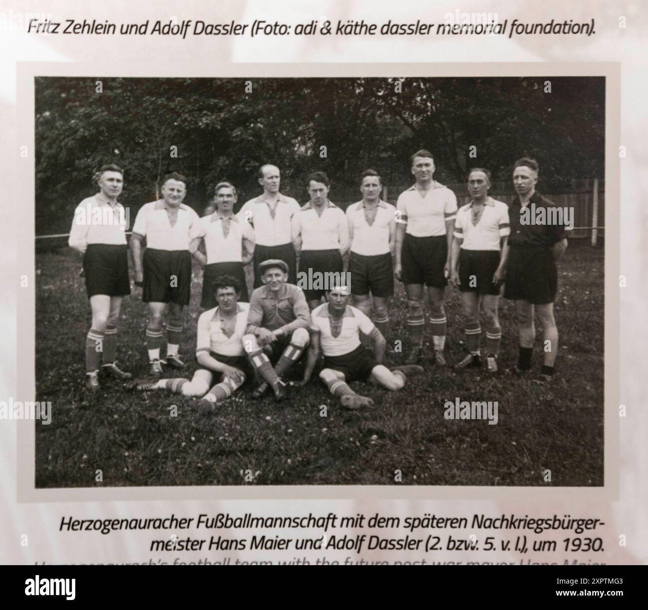 Reportage Sonderausstellung im Stadtmuseum Herzogenauarch zur 100 jährigen Gründung der Schuhfabrik Gebrüder Dassler in Herzogenaurach am 1. Juli 1924, der gemeinsame Schuhfabrik von Adolf und Rudolf Dassler, Die späteren Gründer der Firmen adidas u Exponate, teilweise aus Privatbesitz, teilweise zum ersten mal ausgestellt Herzogenaurach Bayern Deutschland *** Reportage mostra speciale nel Museo della città di Herzogenaurach nel 100° anniversario della fondazione della fabbrica di scarpe Dassler Brothers a Herzogenaurach il 1° luglio 1924, la fabbrica di scarpe congiunta di Adolf e Rudolf Dassler, il successivo Foto Stock