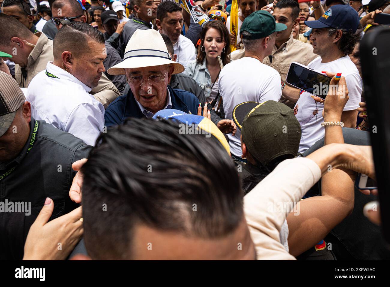 Medellin, Colombia. 7 agosto 2024. L'ex presidente colombiano Alvaro Uribe Velez partecipa a una manifestazione a sostegno dell'elezione di Edmundo Gonzalez durante le elezioni presidenziali in Venezuela, nella città di Medellin, Colombia, il 7 agosto 2024. Foto di: Juan J. Eraso/Long Visual Press credito: Long Visual Press/Alamy Live News Foto Stock