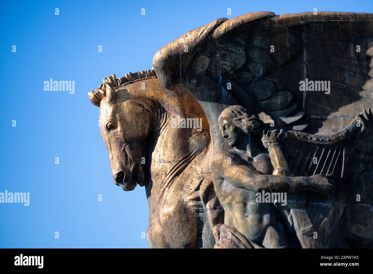 The Arts of Peace Sculpture Washington DC // WASHINGTON D.C., United States — Music and Harvest, parte del gruppo di scultura Arts of Peace dello scultore americano James Earle Fraser, incornicia l'ingresso al Rock Creek e al Potomac Parkway. Questa statuaria neoclassica, insieme all'aspirazione e alla letteratura, rappresenta temi classici ed è un punto di riferimento notevole a Washington D.C. Foto Stock The Arts of Peace Sculpture Washington DC // WASHINGTON D.C., United States — Music and Harvest, parte del gruppo di scultura Arts of Peace dello scultore americano James Earle Fraser, incornicia l'ingresso al Rock Creek e al Potomac Parkway. Questa statuaria neoclassica, insieme all'aspirazione e alla letteratura, rappresenta temi classici ed è un punto di riferimento notevole a Washington D.C. Foto Stock