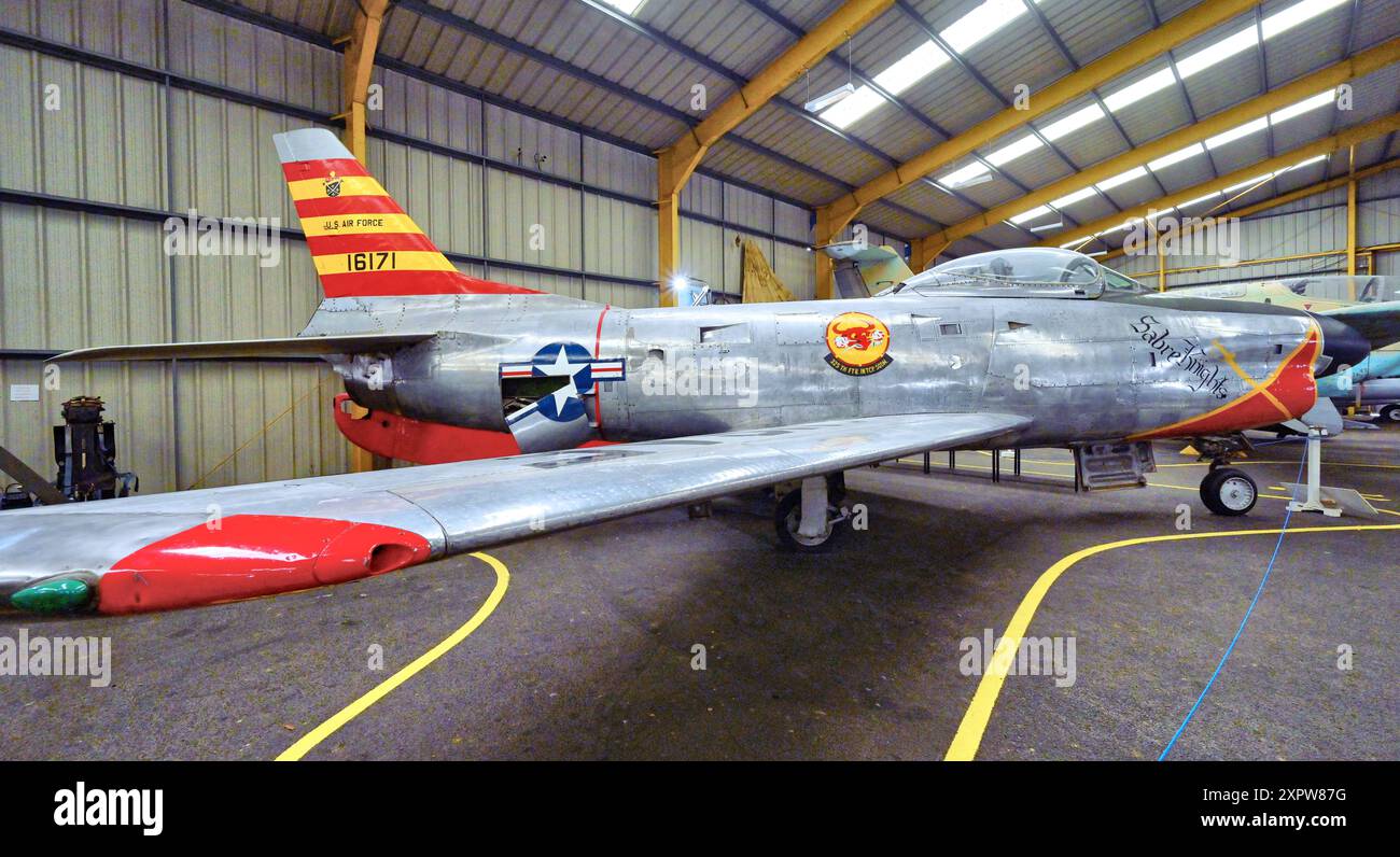 NESLAM Aero Museum Sunderland esposizione statica aerei a reazione USAF North American F-86D Sabre il naso è stato modificato per il radar APG-36 Foto Stock