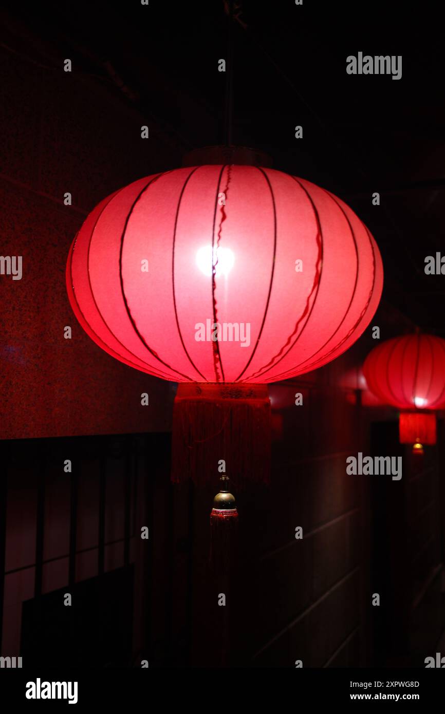 Lanterna tradizionale Cinese usata come decorazione al ristorante. Foto Stock