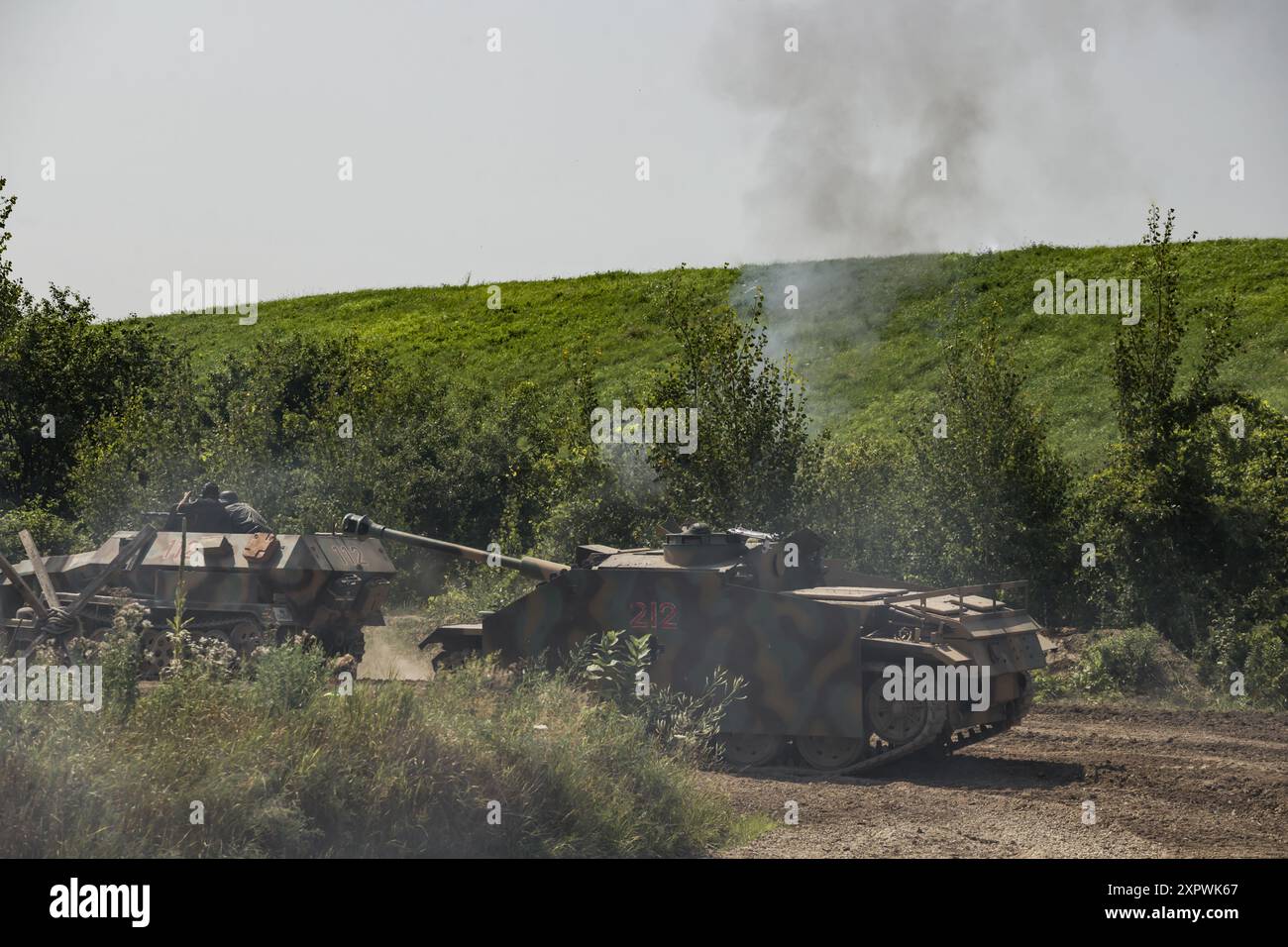 'Sonderkraftfahrzeug 251' - Half-Track era una portaerei tedesca della seconda guerra mondiale sul campo di battaglia. Aquino Tank Weekend - storico spettacolo militare Foto Stock