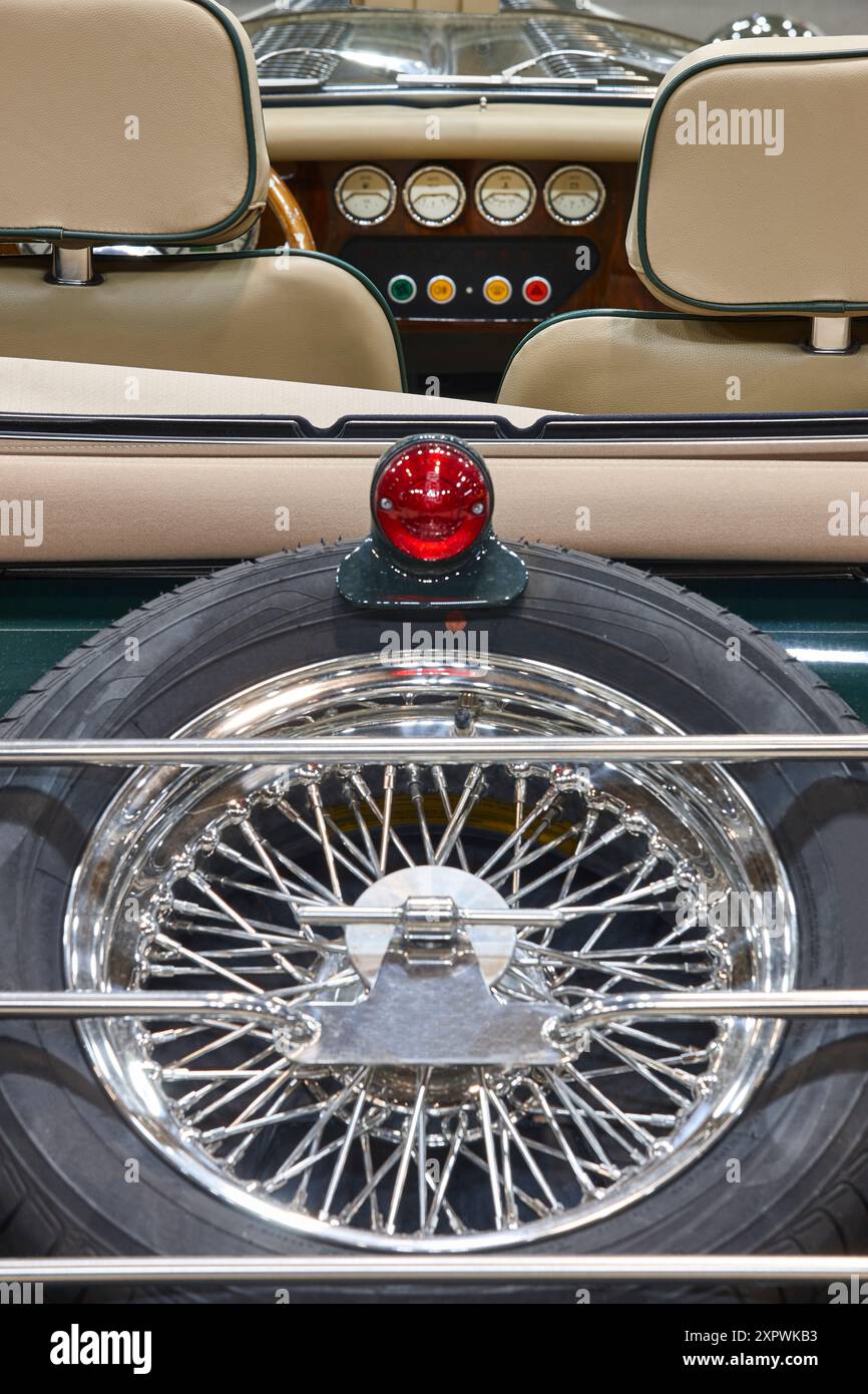 Dettaglio parte posteriore auto Classic in tonalità verde. Orizzontale Foto Stock