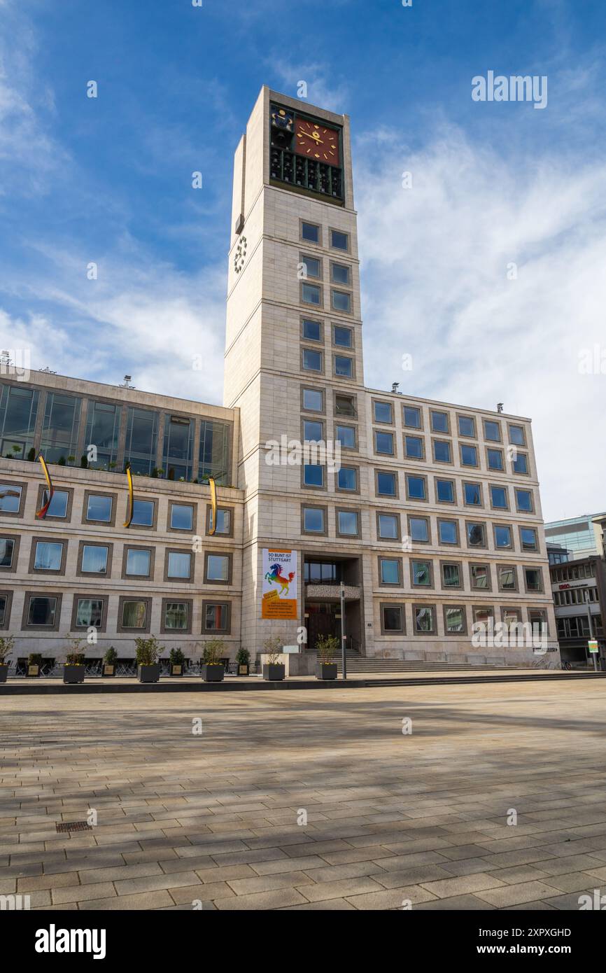 La torre dell'orologio della SPD Stuttgarter Rathaus, Marktplatz a Stoccarda, la torre del municipio di Stoccarda, Germania Foto Stock