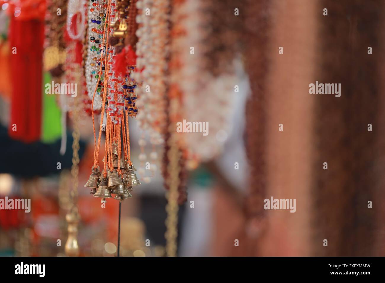 Rudraksha - i semi essiccati di un albero simboleggiano protezione, compassione, realizzazione Foto Stock