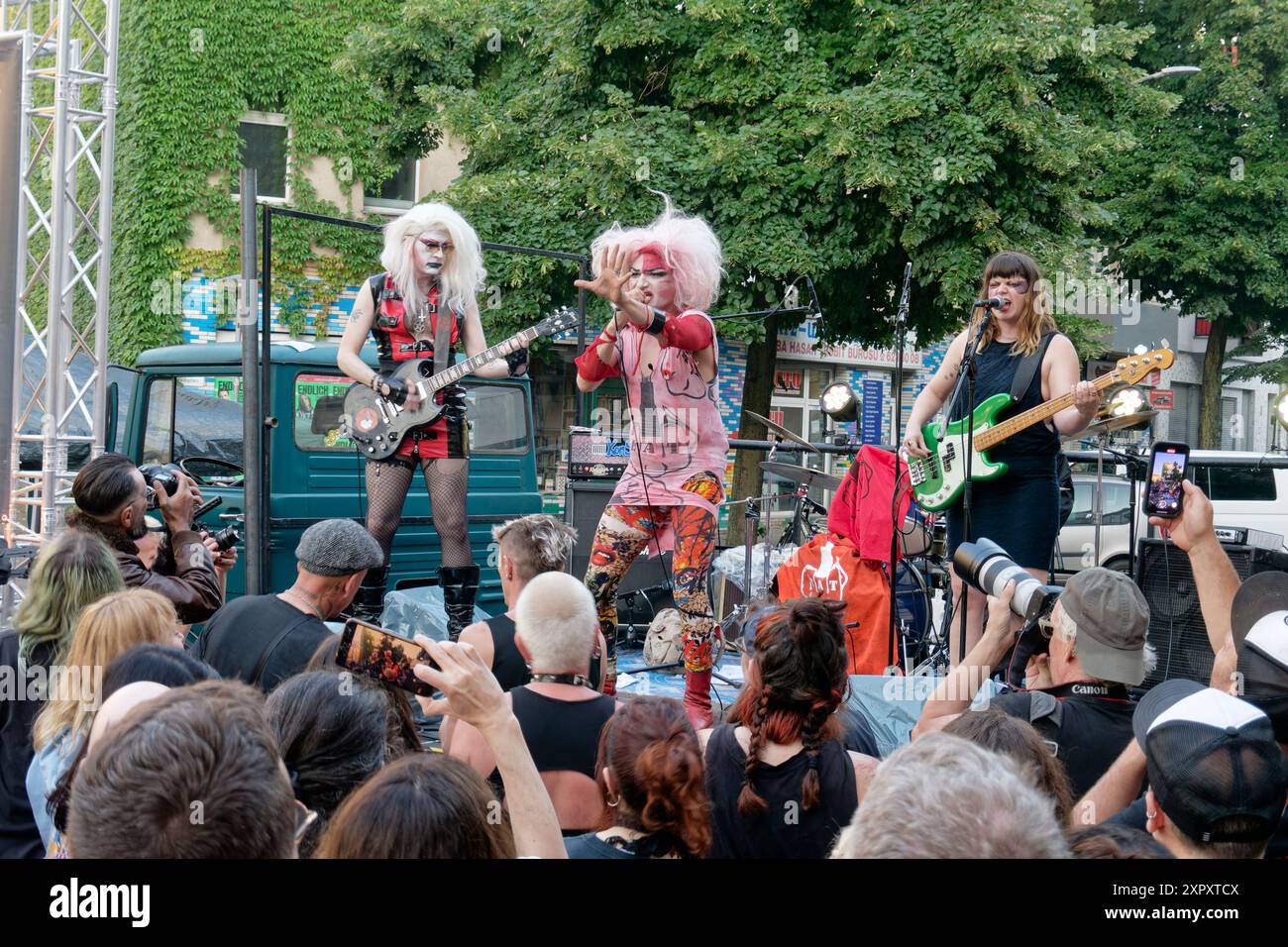 Fete de la musique, Live Musik, Eat Lipstick, Anita drink, The Shredder alla chitarra, disco Punk Band, Reuterkiez, Berlin-Neukölln Foto Stock
