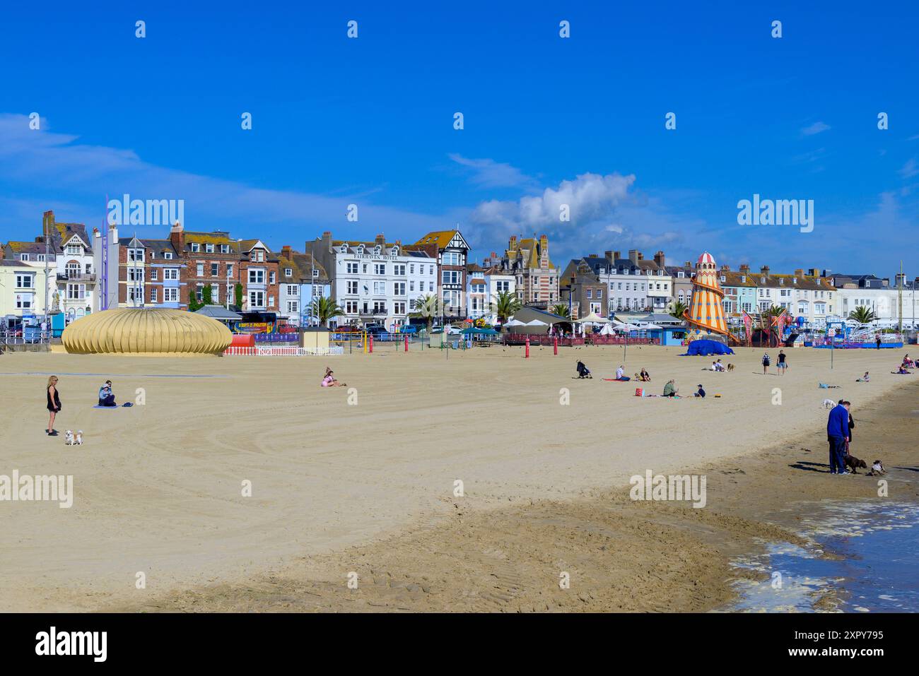 Weymouth Beach in una giornata di primavera assolata Foto Stock
