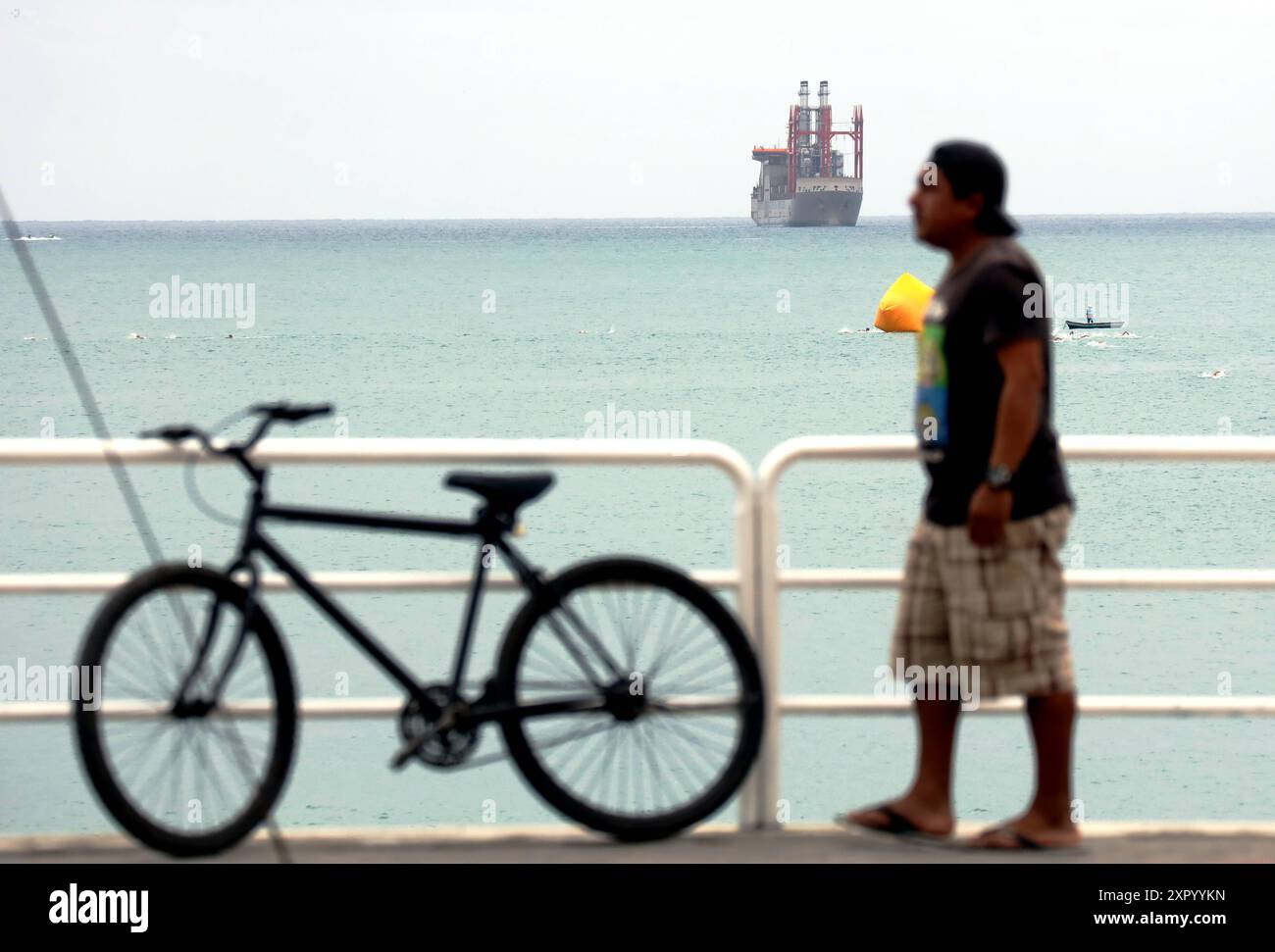 GYE BARCAZA KARPOWERSHIP 1 Salinas, Santa Elena, giovedì 8 agosto 2024 ancorata di fronte al Malecon di Salinas, è la chiatta turca Emre Bey appartenente alla società Karpowership, la sua destinazione finale sarà il settore Las Esclusas a sud di Guayaquil, da dove genererà energia per il paese foto CÃ sar Munoz API Salinas Santa Elena Ecuador fin GYE BARCAZAKARPOWERSHIP1 6108a37ef3b1a0fce95e1243103ba104 Copyright: xCÃ sarxMunozx Foto Stock