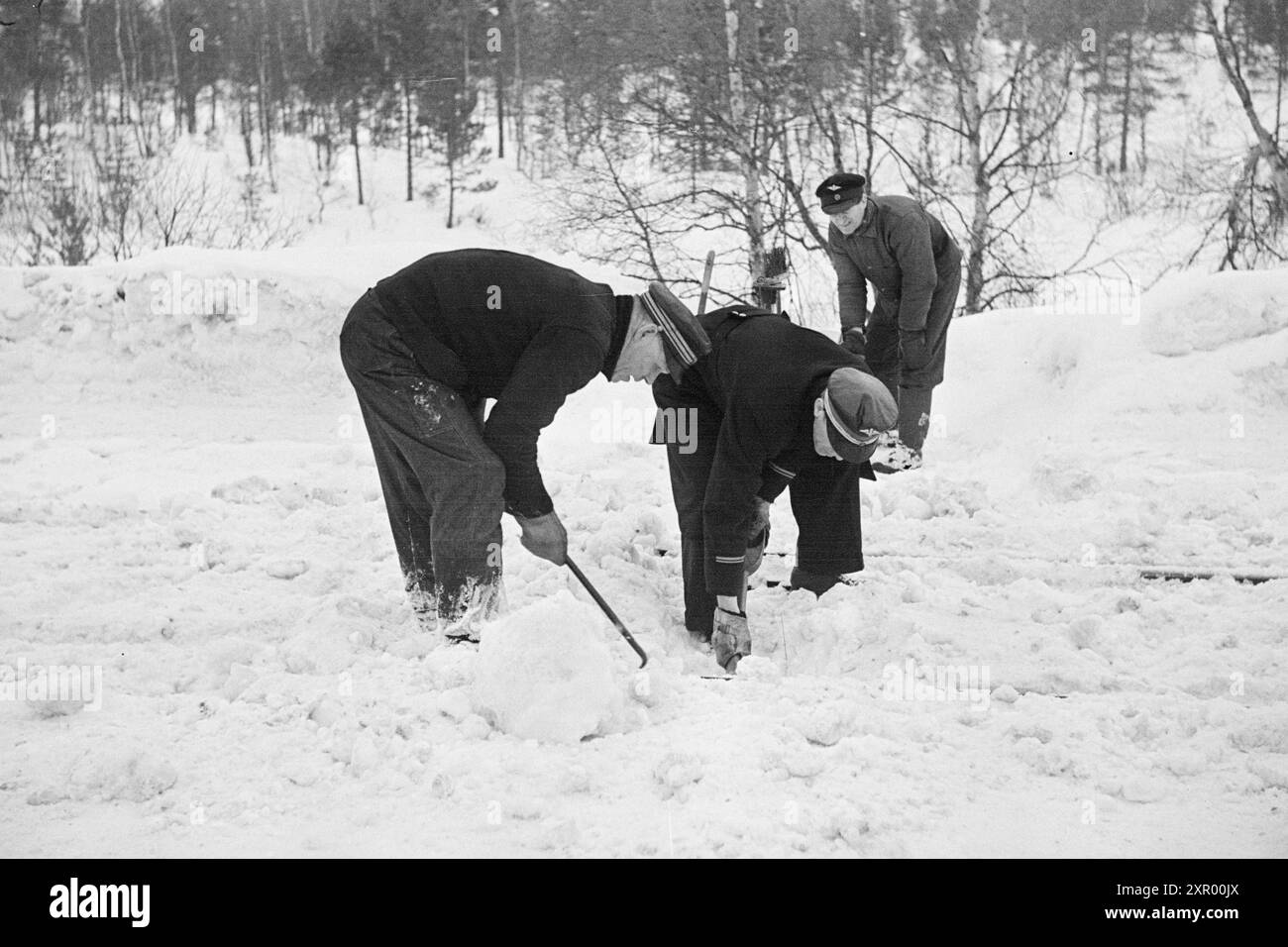Effettivo 5- 1948: Sgombero della neve sulla ferrovia di Bergen. La ferrovia di Bergen, una delle ferrovie più importanti della Norvegia, raggiunge il suo punto più alto appena ad ovest di Finse, a 1301 metri sul livello del mare. Il vento e la neve all'unisono qui fanno sì che non sia sempre una cosa da tenere aperta questa pista in inverno. Foto: Sverre A. Børretzen / Aktuell / NTB ***la foto non viene elaborata*** questo testo immagine viene tradotto automaticamente questo testo immagine viene tradotto automaticamente questo testo immagine viene tradotto automaticamente Foto Stock