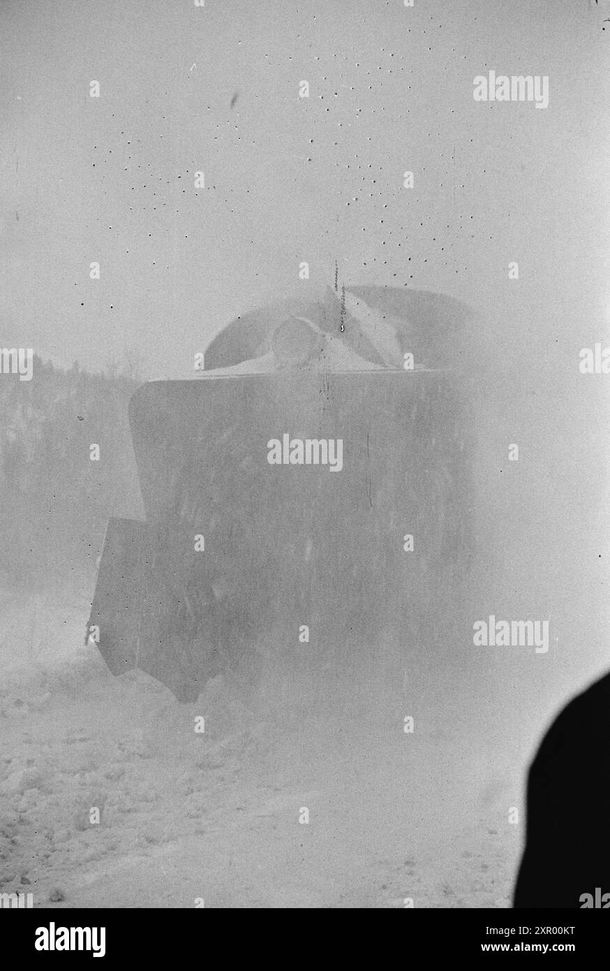 Effettivo 5- 1948: Sgombero della neve sulla ferrovia di Bergen. La ferrovia di Bergen, una delle ferrovie più importanti della Norvegia, raggiunge il suo punto più alto appena ad ovest di Finse, a 1301 metri sul livello del mare. Il vento e la neve all'unisono qui fanno sì che non sia sempre una cosa da tenere aperta questa pista in inverno. Foto: Sverre A. Børretzen / Aktuell / NTB ***la foto non viene elaborata*** questo testo immagine viene tradotto automaticamente questo testo immagine viene tradotto automaticamente questo testo immagine viene tradotto automaticamente Foto Stock