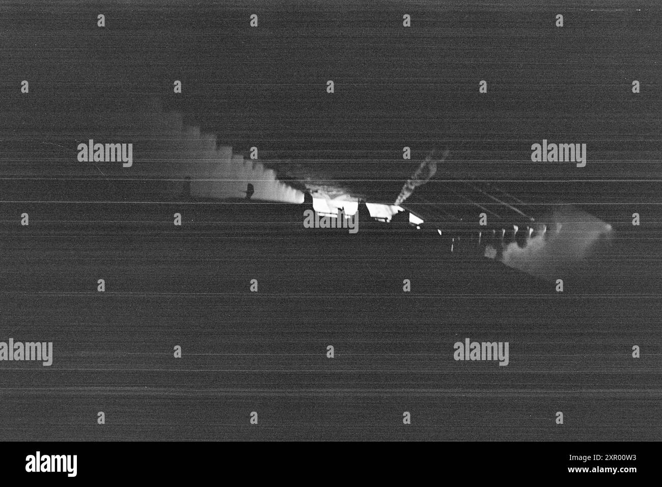 Effettivo 5- 1948: Sgombero della neve sulla ferrovia di Bergen. La ferrovia di Bergen, una delle ferrovie più importanti della Norvegia, raggiunge il suo punto più alto appena ad ovest di Finse, a 1301 metri sul livello del mare. Il vento e la neve all'unisono qui fanno sì che non sia sempre una cosa da tenere aperta questa pista in inverno. Nei luoghi più resistenti alle intemperie della ferrovia di Bergen, ci sono sovrastrutture di neve, in modo che le derive non diventino troppo grandi. Foto: Sverre A. Børretzen / Aktuell / NTB ***la foto non viene elaborata*** il testo dell'immagine viene tradotto automaticamente. il testo dell'immagine viene tradotto automaticamente Foto Stock