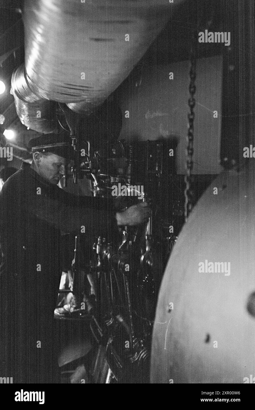 Effettivo 5- 1948: Sgombero della neve sulla ferrovia di Bergen. La ferrovia di Bergen, una delle ferrovie più importanti della Norvegia, raggiunge il suo punto più alto appena ad ovest di Finse, a 1301 metri sul livello del mare. Il vento e la neve all'unisono qui fanno sì che non sia sempre una cosa da tenere aperta questa pista in inverno. Foto: Sverre A. Børretzen / Aktuell / NTB ***la foto non viene elaborata*** questo testo immagine viene tradotto automaticamente questo testo immagine viene tradotto automaticamente questo testo immagine viene tradotto automaticamente Foto Stock