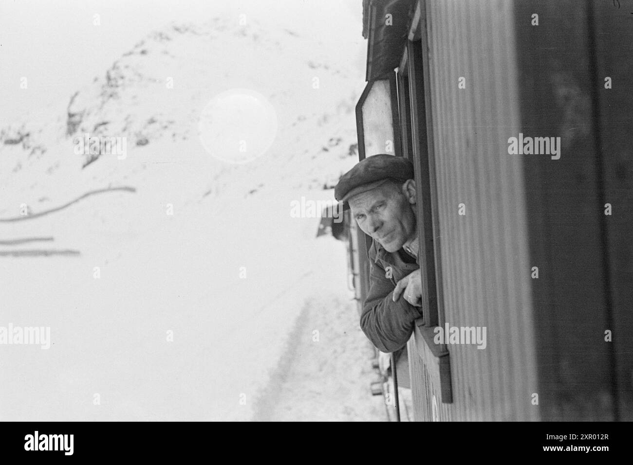 Effettivo 5- 1948: Sgombero della neve sulla ferrovia di Bergen. La ferrovia di Bergen, una delle ferrovie più importanti della Norvegia, raggiunge il suo punto più alto appena ad ovest di Finse, a 1301 metri sul livello del mare. Il vento e la neve all'unisono qui fanno sì che non sia sempre una cosa da tenere aperta questa pista in inverno. Foto: Sverre A. Børretzen / Aktuell / NTB ***la foto non viene elaborata*** questo testo immagine viene tradotto automaticamente questo testo immagine viene tradotto automaticamente questo testo immagine viene tradotto automaticamente Foto Stock